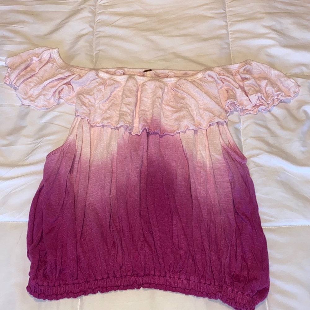 Free people top, can wear off the shoulder or on